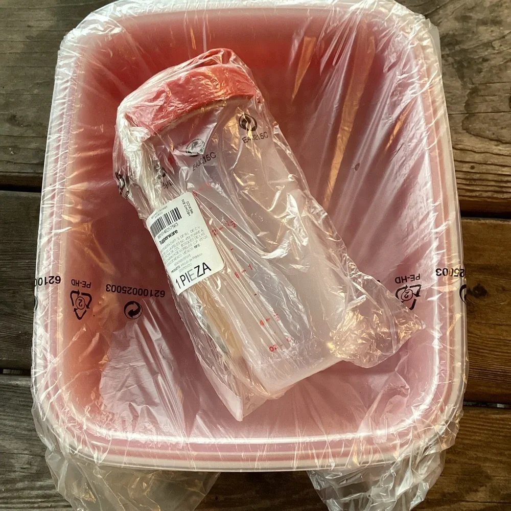 Tupperware Shake and Marinate Set in Red